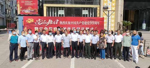 建党99周年之际毛体书法家席东升参加太原工艺美术馆红色教育工美作品展