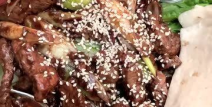 平湖网红羊肉馆,羊肉香飘，美味汇聚的美食天堂