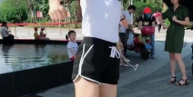 滑轮小姐姐跳舞,旋转跳跃我闭着眼